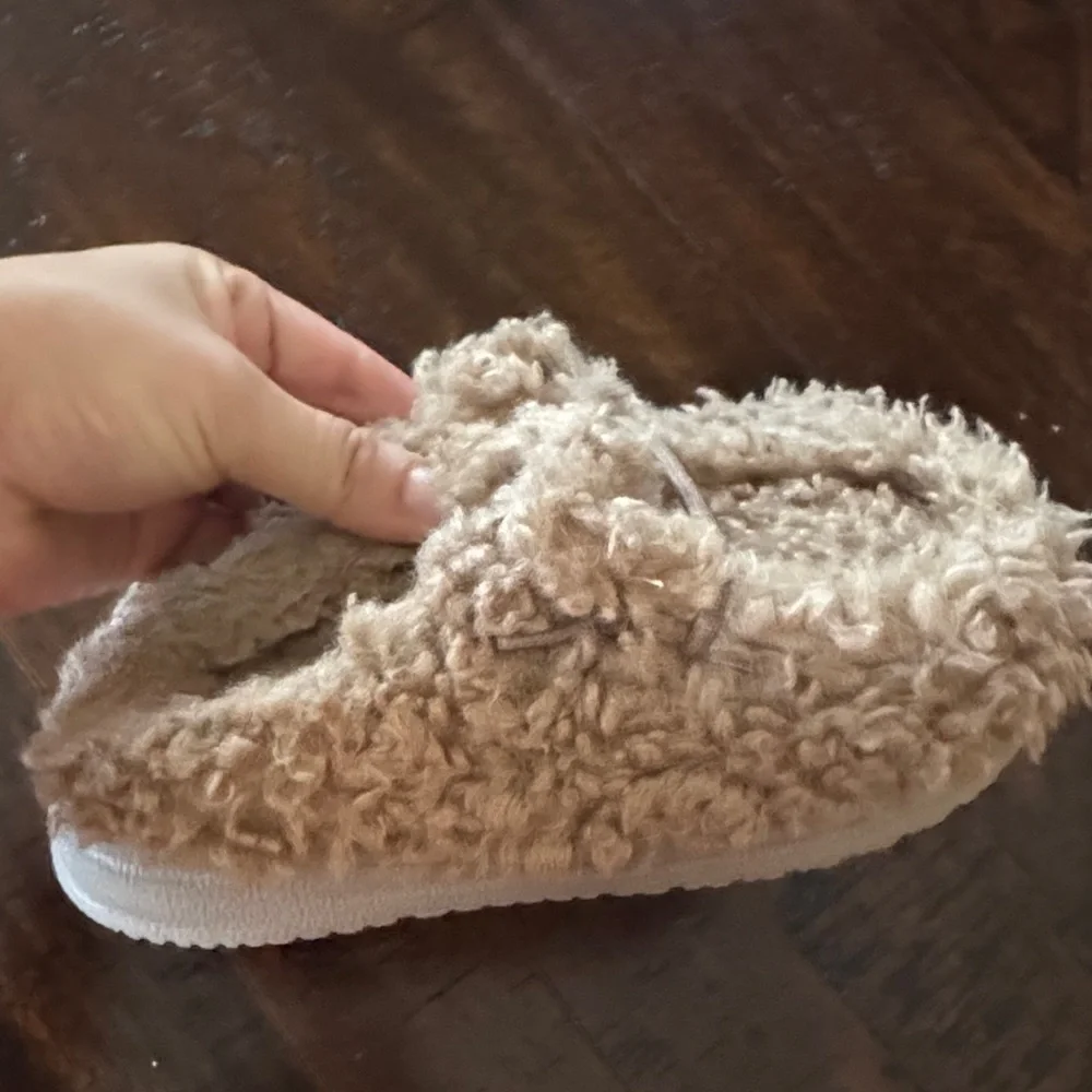 Hey Dude Kids Faux-Sherpa Slip-On Slippers in Light Brown